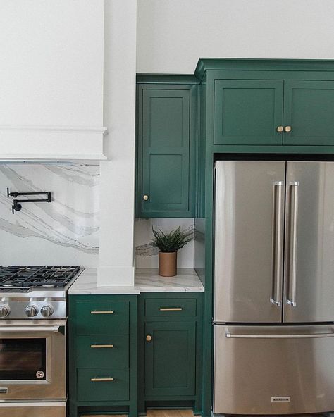 Lafayette Green BM Bavarian Forest, Green Kitchen Cabinets, Cape Verde, Green Cabinets, Easy Home Decor, Green Kitchen, Stainless Steel Appliances, Kitchen Colors, Benjamin Moore