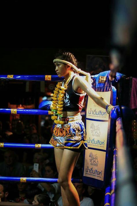 Muay Thai Women Photography, Muy Thai Women, Muay Thai Outfit, Muay Thai Aesthetic, Muay Thai Girl, Mma Photography, Muay Thai Women, Muai Thai, Muay Thai Fighter