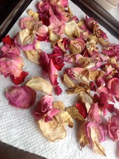 Potpourri Diy, Rose Potpourri, Potpourri Sachets, Pieces Of Her, Dried Potpourri, Homemade Potpourri, Painting The Roses Red, Diy Rose, Soap Craft