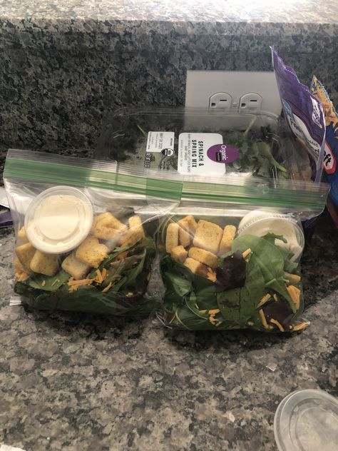 Ziplock Bag Meal Prep, Flight Attendant Lunch Bag, Flight Attendant Meal Prep Ideas, Flight Attendant Meal Prep, Salad In A Bag, Flight Food, Healthy Travel Food, Cheese Croutons, Vegetarian Meal Prep