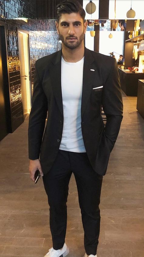 Black Blazer Casual Men, Black Blazer Combination For Men, Semiformal Outfit Men, Black Blazer Outfit Men, Suits And Sneakers, Terno Slim, Cocktail Attire Men, Mens Casual Suits, Black Range