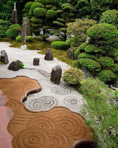 Japanese Garden Backyard, Modern Japanese Garden, Japanese Inspired Garden, Japanese Garden Decor, Beautiful Japanese Gardens, Japanese Garden Landscape, Zen Garden Design, Japanese Zen Garden, Japan Garden