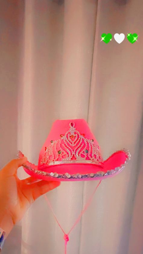 A preppy pink cowgirl hat. Pic edited by me 💋💗 Prwppy Cowgirl Hat, Pink Whitney Cowgirl Hat, Pink Cowgirl Hats Aesthetic, Pink Cowgirl Hat Aesthetic, Pink Princess Cowgirl Hat, Pink Cowgirl, Cowgirl Hats, 13th Birthday, Girl With Hat