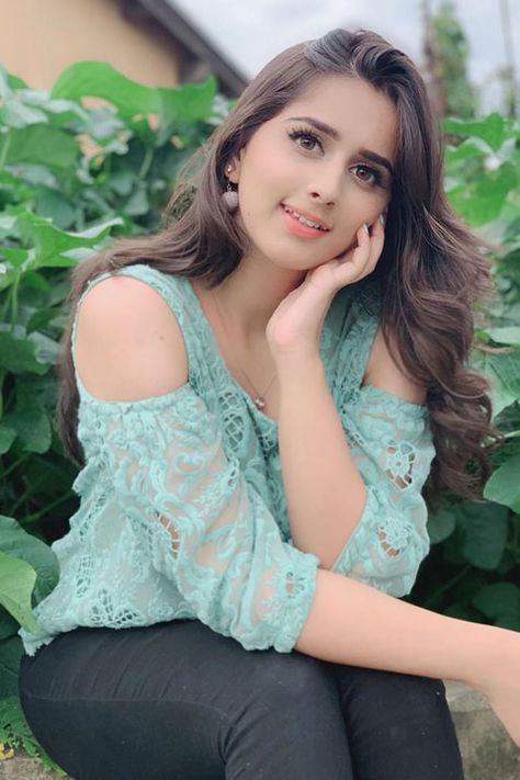 Alishba Anjum Alishba Anjum, Tiktok Star, Fashionable Clothes, Lip Sync, Muslim Girls, Best Love, Funny Clips, Open Shoulder Tops, Lips