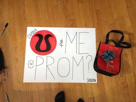 Hoco Proposals Ideas Lululemon, Lulu Lemon Promposal, Promposal Ideas Lululemon, Lululemon Homecoming Proposal, Lululemon Promposal, Lululemon Hoco Proposal, Homecoming Boards, Hoco Sign Ideas, Baseball Promposal