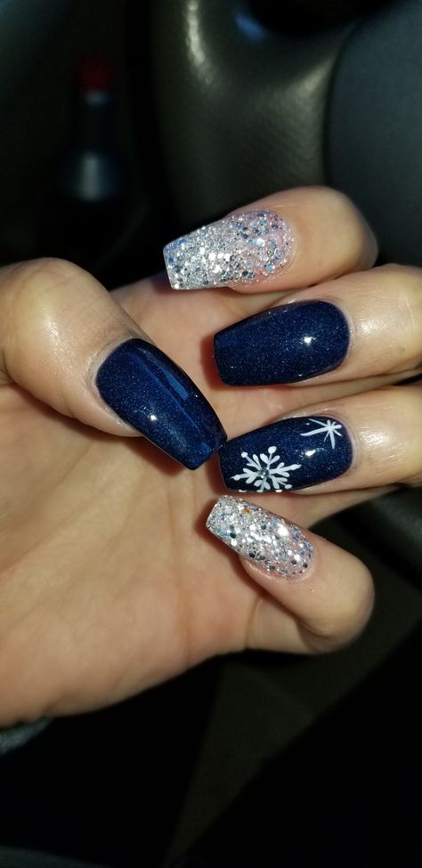 Nails Winter Design Ideas, Winter Season Nails Blue, New Year Winter Nails, Nails 2024 December, New Year Nails Design 2024 Blue, January Themed Nails, Finger Nail Designs For Winter, Nail Ideas January 2024, Blue Christmas Nails Winter Snowflake Designs