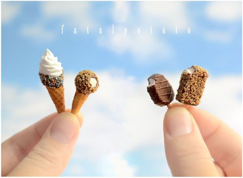 Clay Ice Cream, Fimo Kawaii, Miniature Ice Cream, Miniature Food Tutorials, Crea Fimo, Food Tutorials, Fimo Polymer Clay, Tanah Liat, Doll Food