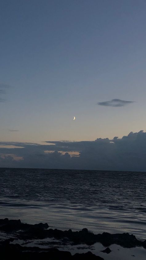 Beach And Sky, Sky Wallpaper, Moon Photography, Pretty Sky, Alam Yang Indah, Night Aesthetic, City Aesthetic, Nature Aesthetic, Pretty Places