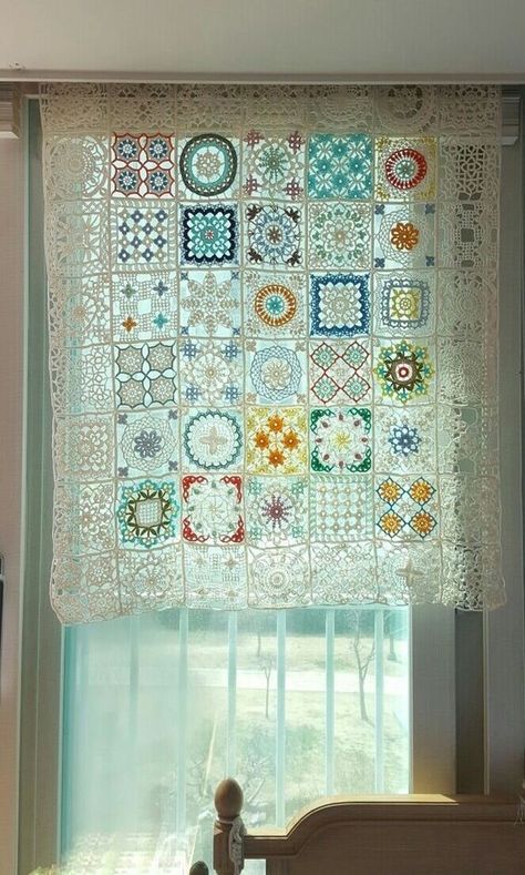 Doily Art, Crochet Curtain Pattern, Beau Crochet, Handmade Curtains, Doilies Crafts, Crochet Table Runner Pattern, Crochet Geek, Crochet Curtains, Crochet Table Runner