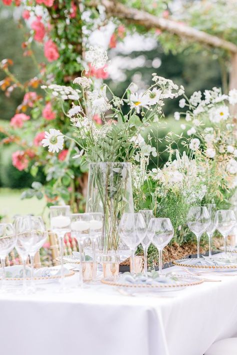 British Garden Wedding, Aesthetic Wedding Decor, Wedding Tiktok, Elegant Spring Wedding, Brunch Decor, Whimsical Wedding Decorations, Irish Rose, Afternoon Wedding, Spring Wedding Decorations