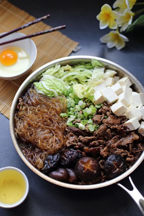 Sukiyaki Recipe, Winter Stews, Japanese Beef, Shirataki Noodles, Japanese Cooking, Japanese Dishes, Asian Cooking, Asian Dishes, Biryani