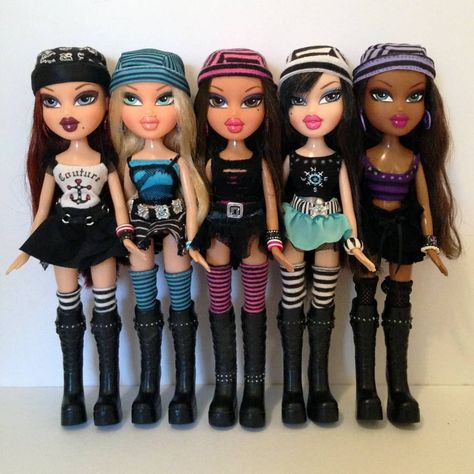 Tisharni Shernique 👑 (@tastytish94) • Instagram photos and videos Bratz Cosplay, 2000's Party, Bratz Halloween, 2000s Party, Black Bratz Doll, Barbie Playsets, Bratz Doll Outfits, Brat Doll, Bratz Girls