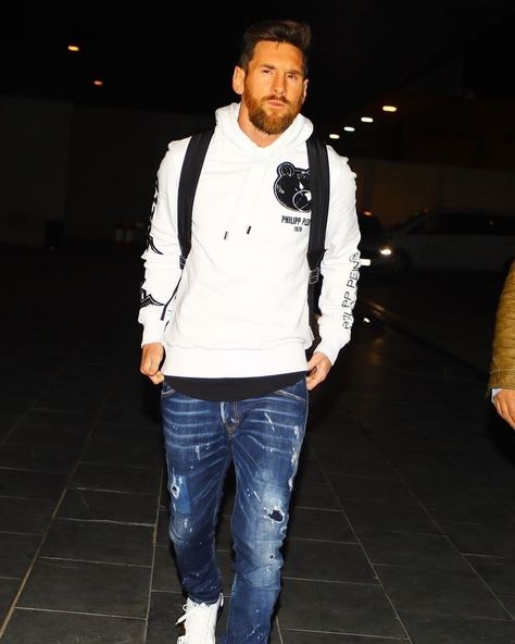 DSQUARED2 COMMUNITY on Instagram: “Lionel Messi in Dsquared2 jeans #DSQUARED2” Lionel Messi Street Style, Messi Fashion, Messi Dribbling, Messi Style, Airport Attire, Side Part Haircut, Lio Messi, Male Outfits, Irish Fashion