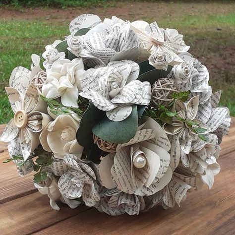 Book Lovers Wedding, Paper Flowers Wedding Bouquet, Page Wedding, Book Page Flowers, Book Themed Wedding, Literary Wedding, Handmade Wedding Gifts, Country Theme Wedding, Brides Bouquet