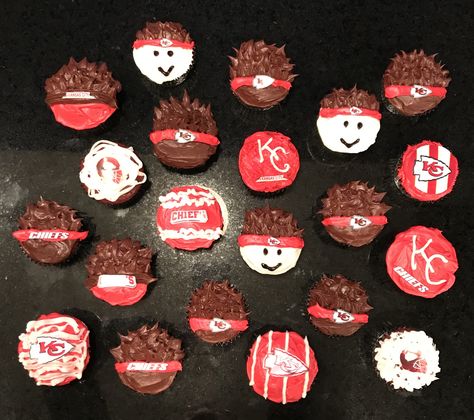 Cheifs Superbowl Cupcakes, Kc Chiefs Cupcakes, Chiefs Cupcakes, Chiefs Food, Kc Chiefs, Football Party, New Hobbies, Super Bowl, Cake Decorating