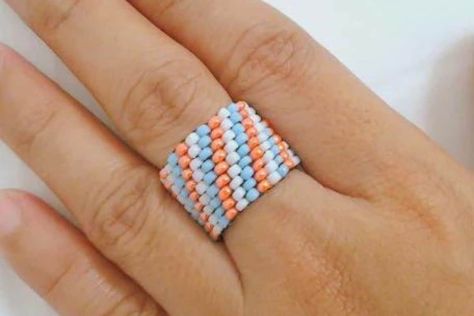 Diy Beaded Rings Tutorials, Beaded Rings Tutorials, Handmade Rings Tutorial, Diy Beaded Rings, Seed Bead Pattern, Ring Tutorial, Diy Craft Tutorials, Beaded Ring, Seed Bead Patterns