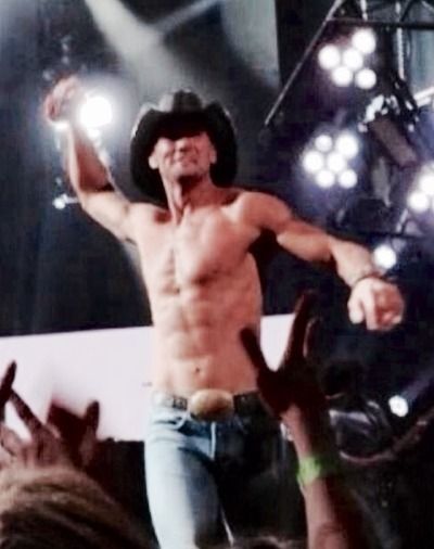 Shirtless McGraw Tim Mcgraw Tattoo, Tim Mcgraw Shirtless, Tug Mcgraw, Male Country Singers, Tim And Faith, Tim Mcgraw Faith Hill, Best Country Music, Faith Hill, Country Music Artists