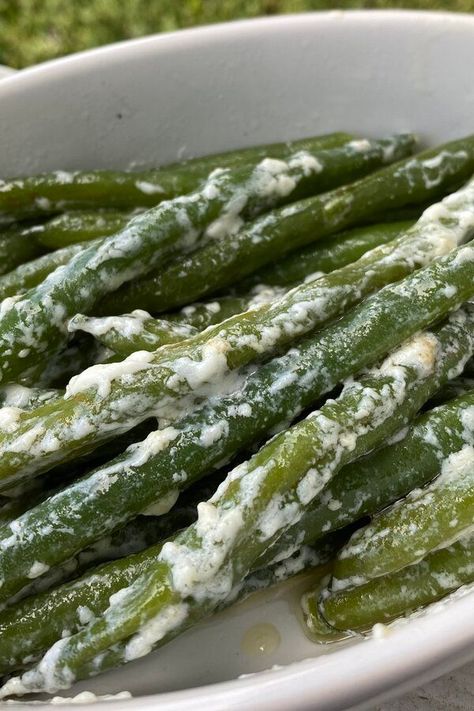 Green Beans With Cream Cheese, French Green Bean Recipes, Skillet Green Beans, Cream Cheese Recipe, Easy Green Beans, French Green Beans, Cheap Family Meals, Cow Cheese, Frozen Green Beans