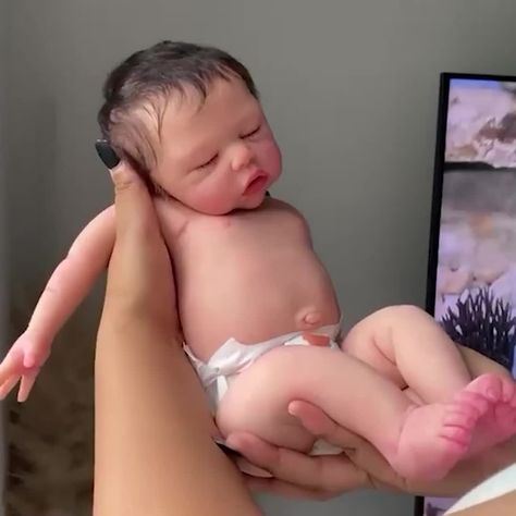 Do you want a realistic reborn doll that looks like a real baby?🔥Become one of the 20,000 collectors of Rsgdolls®! ✔️The most comprehensive guarantee ✔️the best price ✔️the most professional guidance 💯Get FREE Birth Certificate💯Paypal's payment guarantee💯Award-winning brand appreciation⏰Buy Now🎁👉 https://www.rsgdolls.com/ Baby Hair Bands, Silicone Reborn Babies, Silicone Baby Dolls, Realistic Baby Dolls, Lifelike Dolls, Hair Gift, Newborn Baby Dolls, Silicone Dolls, Baby Hands