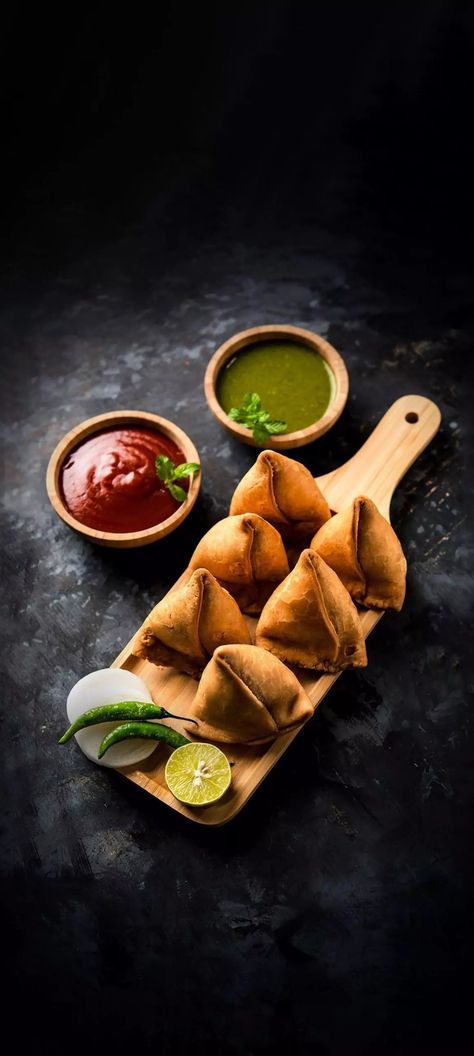 Samosa Images, Samosa Aesthetic, Samosa Photography, Food Background Wallpapers, Food Snap, Food Photography Tutorial, Photography Indian, Food Background, Food Backgrounds