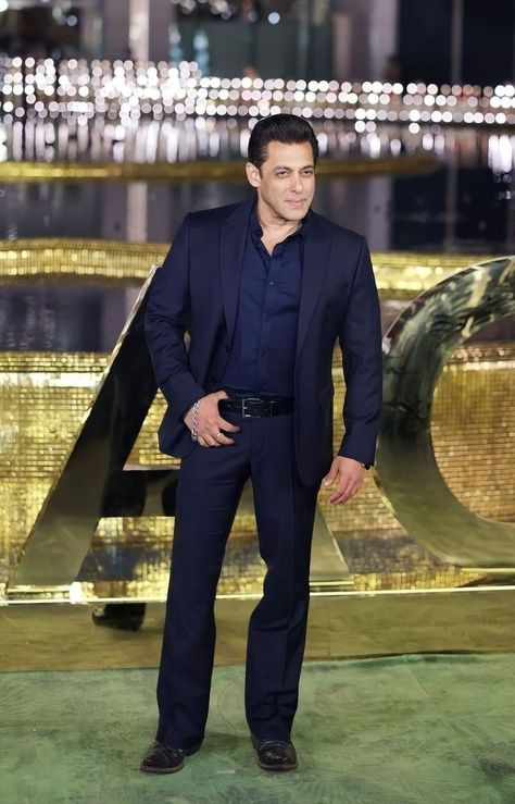 Salman Khan Suit, Walima Outfit, Bmw Adventure Bike, Brad Pitt Style, Beautiful Landscape Pictures, Marvel 4k, Salman Khan Photo, Guys Fashion Casual, Retro Bollywood