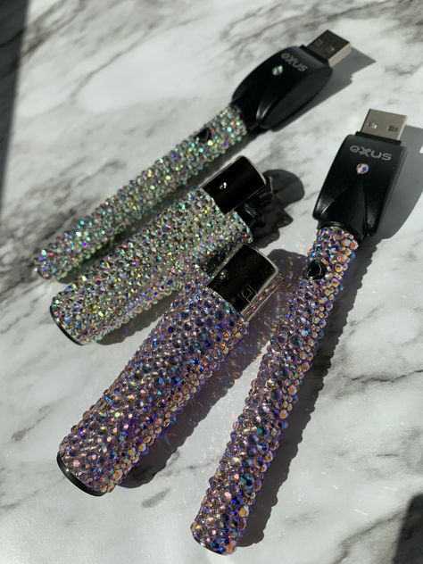 Bedazzled Cartridge Pen, Cart Battery Pen Bedazzled, Bedazzled Cart, Pretty Pens Cart, Bedazzled Pen, Bedazzled Accessories, Things To Bedazzle, Bedazzled Lighter, Bedazzled Items