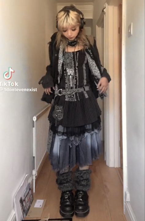 Goth Mori Kei, Gothic Layered Outfit, Alternative Layered Outfits, Dark Mori Kei Fashion, Mori Kei Outfits Ideas, Moro Kei, Tolype Moth, Mori Style Outfits, Mori Outfit