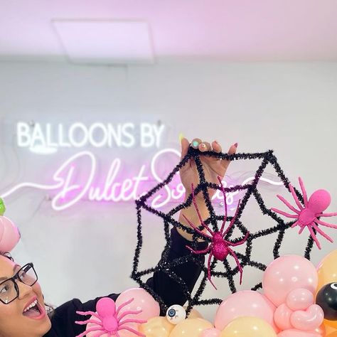 Witchs Cauldron, Balloon Artist, Halloween Balloons, Personalized Balloons, Balloon Columns, September 22, Artist On Instagram, Birthday Balloons, Halloween Witch