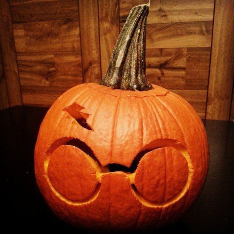 @POPSUGARTech has some awesome ways to decorate your Halloween pumpkin like Harry Potter, and this one uses the stem as a wizard hat! Harry Potter Pumpkin Ideas, Harry Potter Pumpkin Carving, Labu Halloween, Harry Potter Pumpkin, Pumpkin Inspiration, Cute Pumpkin Carving, Dekorasi Halloween, Disney Pumpkin Carving, Fall Feeling