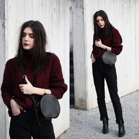 Black And Burgundy Outfit, Burgundy And Black Outfit, Professional Goth Work Outfits, Elegant Goth Outfits, Punk Chic Fashion, Corporate Emo, Professional Goth, Uniform Dressing, Edgy Work Outfits