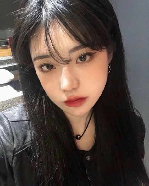 ପ save and follow ‧₊˚ Makeup Ulzzang, Medium Long Haircuts, Korean Face, Ulzzang Makeup, Ombré Hair, Cute Makeup Looks, Uzzlang Girl, Asian Makeup, Medium Length Hair Cuts