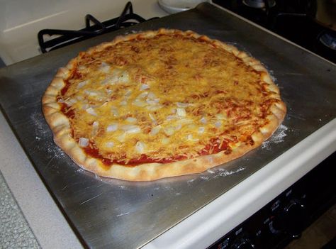 Easy Bisquick Pizza Crust Recipe Bisquick Pizza Crust, Bisquick Pizza Dough, Bisquick Pizza, Quick Pizza Crust, Jiffy Mix Recipes, Impossible Pies, Jiffy Mix, Quick Pizza, Bisquick Recipes