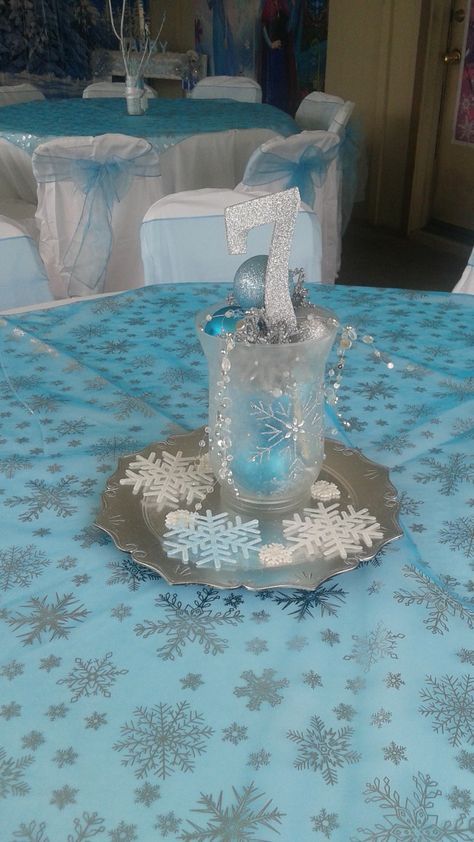 Frozen Centerpiece Ideas, Sweet 16 Winter Wonderland, Snowflake Centerpieces, Sweet 16 Winter, Winter Party Decorations, Winter Wonderland Decorations, Unicorn Themed Birthday Party, Winter Wonderland Baby Shower, Frozen Themed Birthday Party