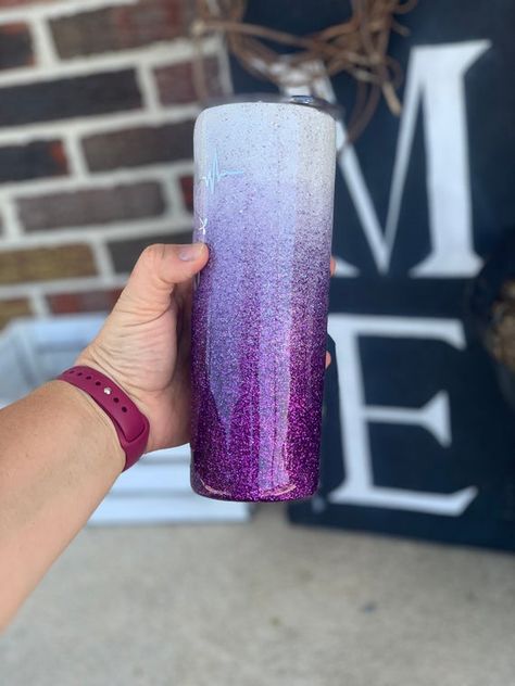 Tumbler Business, Resin Cups, Ombré Glitter, Tumbler Inspiration, Cabin Weekend, Tumblr Cup, Epoxy Projects, Epoxy Cups, Glitter Yeti