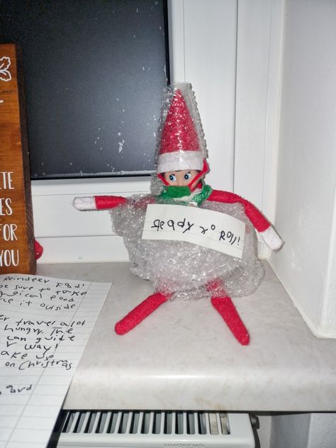 Bubble Wrap Elf On The Shelf, Elf Ideas Funny, Simple Elf Ideas, Easy Elf On The Shelf, Elf On Shelf, Elf Names, Easy Elf, Elf Ideas, Elf On The Shelf Ideas