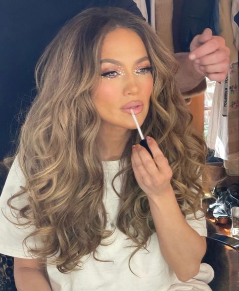 Jlo Superbowl Hair, Jlo Hair Colors, Jennifer Lopez Hair Color, Jlo Hair, Jennifer Lopez Hair, Beyonce Hair, Bride Details, Brunette Hair With Highlights, Brown Hair With Blonde Highlights