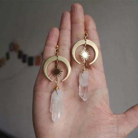 Magical Women, Look Boho Chic, Crescent Earrings, Boom Box, Moon And Star Earrings, Witch Jewelry, Witchy Jewelry, Hippie Jewelry, Clear Stone