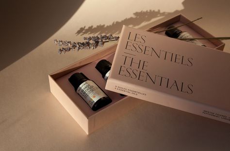 Naturiste Diffusers & Essential oils collection - Fonts In Use Diffuser Box Packaging Design, Esential Oils, Essential Oil Box, Essential Oil Brands, Essential Oils Collection, Luxury Packaging Design, Essential Oils Gifts, Skincare Packaging, Essential Oil Set