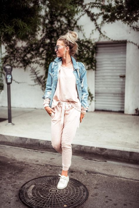 FOUR FALL LOOKS TO RECREATE - Lifestyle Blog by Leanne Barlow Elle Apparel, Grey Denim Jacket, Jeans West, Blue Denim Shirt, Perfect Summer Outfit, White Knit Sweater, Classic Denim Jacket, Fit Fashion, Black And White Tops