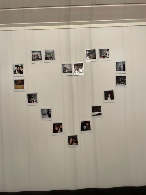 Diy Photo Collage Wall, Shelf Aesthetic, Polaroid Collage, Polaroid Pics, Photo Collage Diy, Photo Collage Wall, Polaroid Wall, Easy Diy Room Decor, Couple Picture