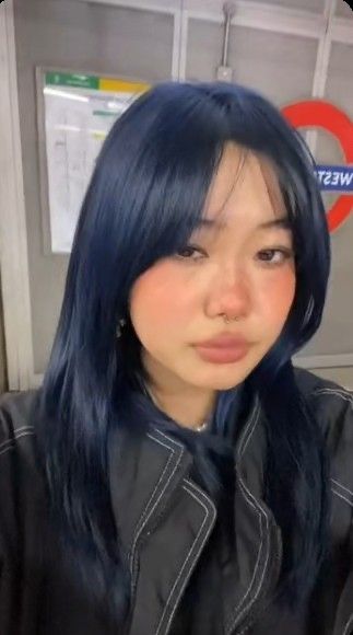 Midnight Hair, Midnight Blue Hair, Blue Hair Aesthetic, Hair Color Idea, Dyed Hair Blue, Dyed Hair Purple, Dark Blue Hair, Hair Color Underneath, Hair Color Streaks