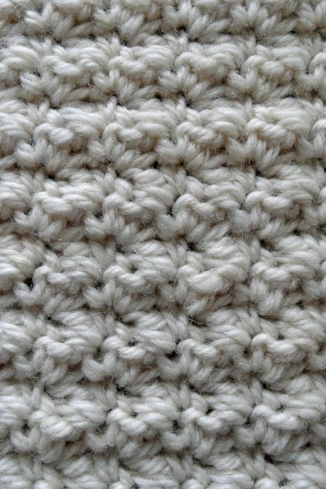 Zandsteek. Crochet Stitches, Shag Rug, Sewing Projects, Amigurumi, Sewing, Knitting, Crochet, Fabric