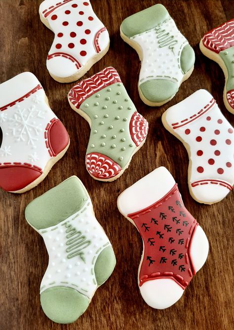 Stocking Cookie Decorating Ideas, Stocking Christmas Cookies Decorated, Sugar Cookie Ideas Christmas, Christmas Stocking Decorated Cookies, Christmas Cookie Ideas Decorated Easy, Sugar Cookie Stocking Decorating Ideas, Stocking Decorated Cookies, Stocking Royal Icing Cookies, Christmas Stocking Cookies Royal Icing