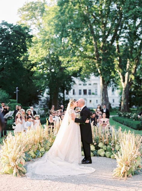 A classic European wedding in Vienna | Browse Wedding & Party Ideas | 100 Layer Cake Vienna Wedding, Wedding Party Ideas, European Wedding, 100 Layer Cake, Pampas Grass, Traditional Wedding, Vienna, Wedding Ceremony, Wedding Flowers