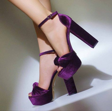 Fairy Shoes, Purple Heels, Fashion Shoes Heels, Cute Shoes Heels, Shoes Heels Classy, College Girl, Modern Shoes, Purple Shoes, Fancy Shoes