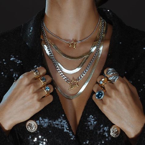 𝐋𝐀𝐔𝐑𝐀 𝐂𝐀𝐍𝐓𝐔 en Instagram: “Be fearlessly authentic. 💫 . Shop online 24/7 https://shoplauracantu.com/” Gold Chocker Necklace, Chains Aesthetic, 2024 Lookbook, Goth Necklace, Bold Necklace, Insta Ideas, Trending Necklaces, Lock Necklace, Sparkly Things