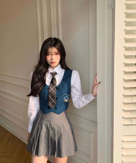 Rich Private School Aesthetic, Private School Uniforms, School Aesthetics, Hogwarts Dr, School Uniform Fashion, School Uniform Outfits, School Theme, Classy Prom Dresses, Shotting Photo