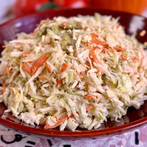 Spicy Coleslaw with Maple: Healthy and Perfect for BBQ Spicy Pepper Jelly, Spicy Coleslaw, Easy Coleslaw, Coleslaw Recipe Easy, Carrot Slaw, Cabbage Salad Recipes, Smoked Ribs, Grilled Pineapple, Coleslaw Recipe