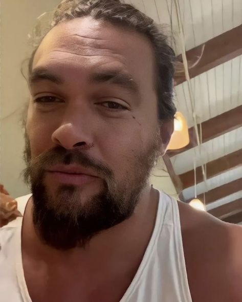 Jason Momoa Body Muscle, Jason Momoa Hair, Jason Momoa Body, Aquaman Actor, Mila Kunis Hair, Jason Momoa Shirtless, Arthur Curry, Jason Momoa Aquaman, Happy New Year Gif