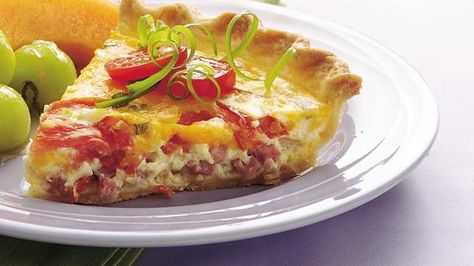 Enjoy this cheesy ham and tomato quiche baked with Pillsbury® refrigerated pie crusts - ready in just an hour! Cheesy Quiche, Best Quiche Recipes, Tomato Quiche, Ham And Cheese Quiche, Cheesy Ham, Quiche Recipes Easy, Cheese Quiche, Breakfast Quiche, Quiche Recipe